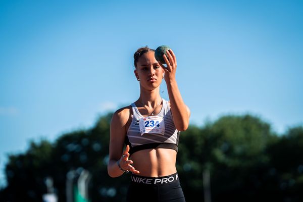 Amira Weber (LG Peiner Land) im Kugelstossen am 02.07.2022 waehrend den NLV+BLV Leichtathletik-Landesmeisterschaften im Jahnstadion in Goettingen (Tag 1)